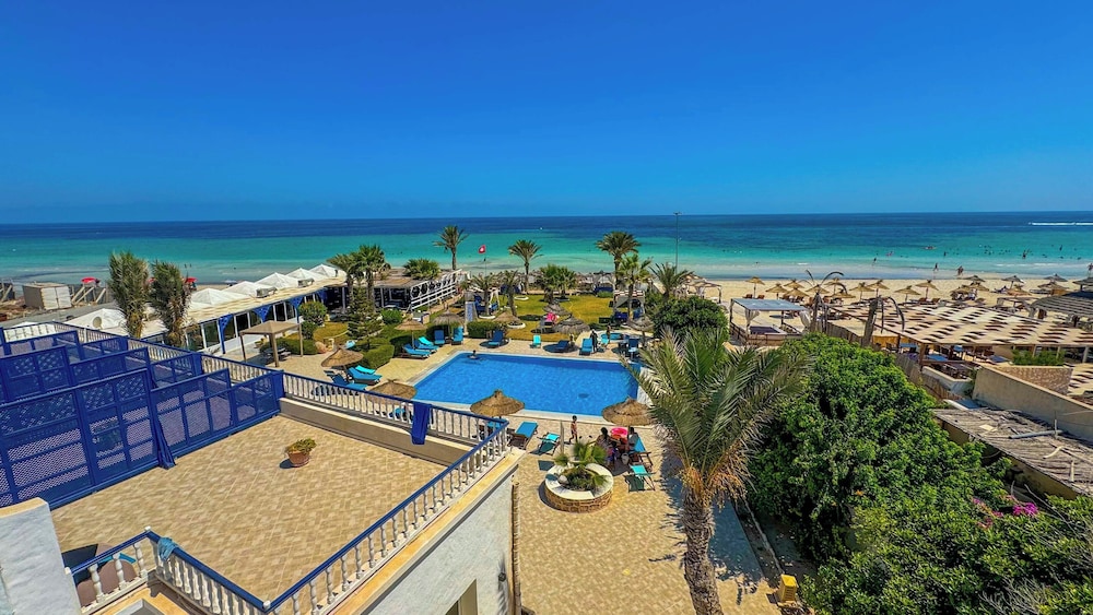 Hotel Dar el Bhar — Swimming pool in Mezraya, Medenine