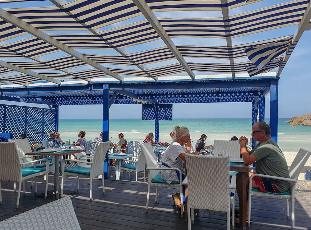 Hotel Dar el Bhar — Restaurant & bars in Mezraya, Medenine