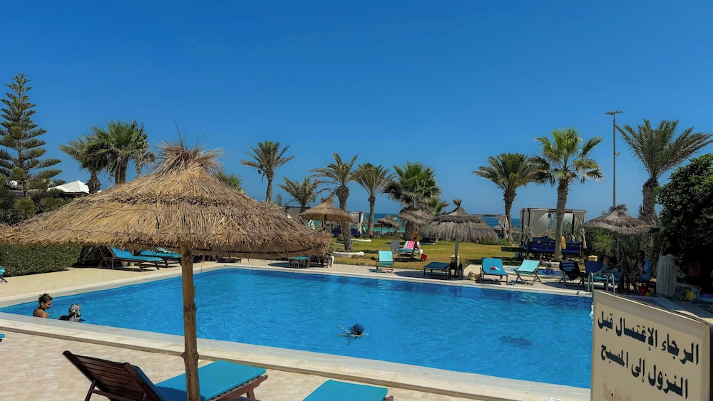 Hotel Dar el Bhar — Swimming pool in Mezraya, Medenine