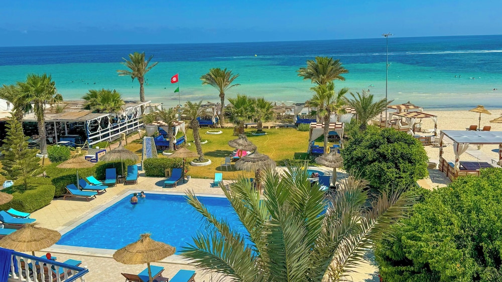 Hotel Dar el Bhar — Beach in Mezraya, Medenine