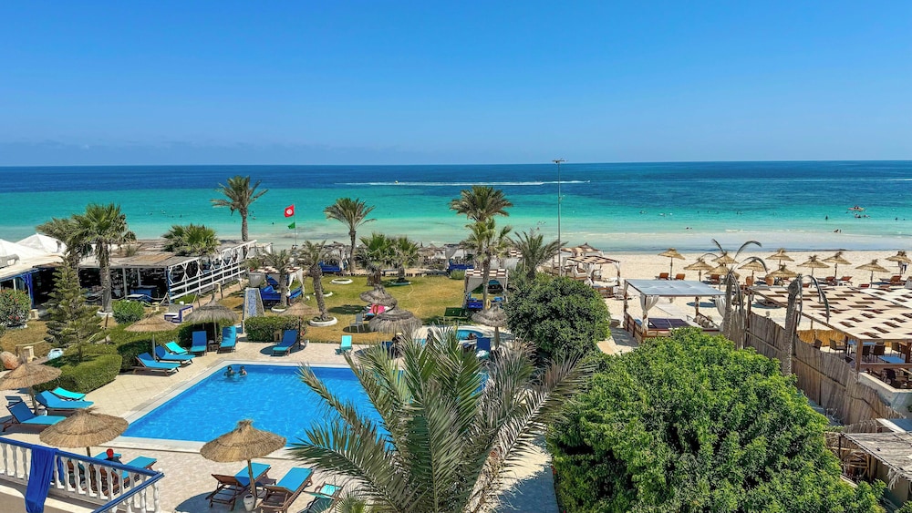Hotel Dar el Bhar — Beach in Mezraya, Medenine