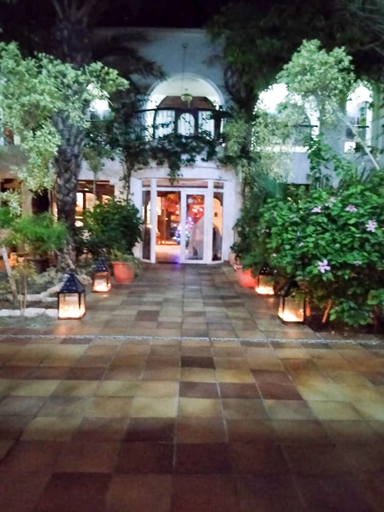 Hotel Dar el Bhar — Hotel building in Mezraya, Medenine
