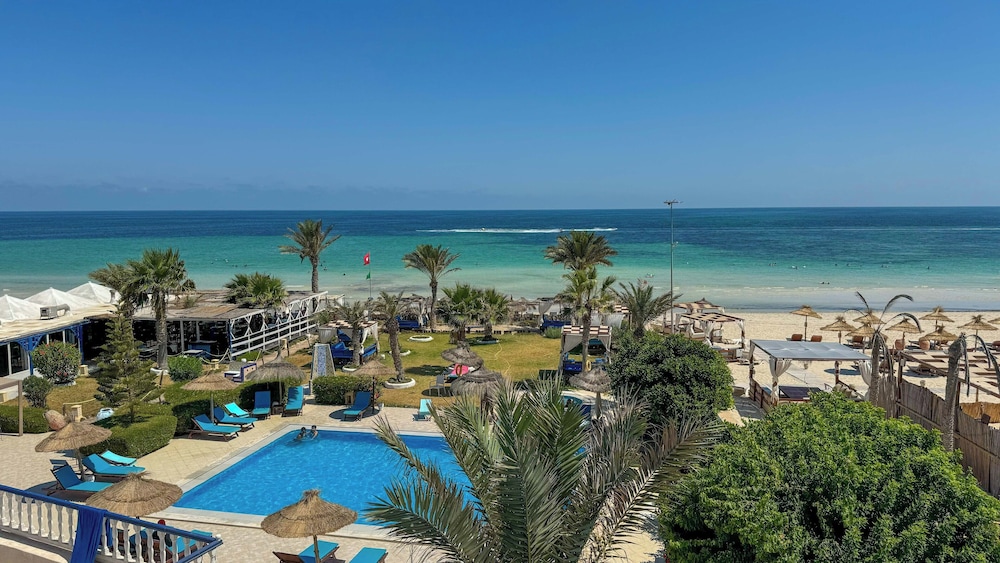 Hotel Dar el Bhar — Beach in Mezraya, Medenine