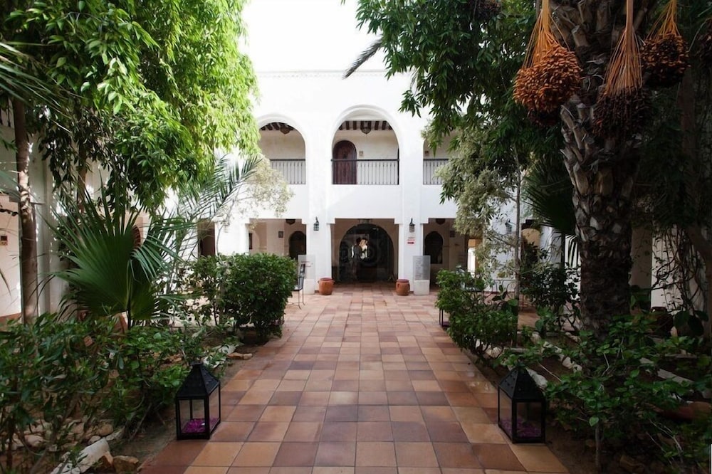Hotel Dar el Bhar — Hotel building in Mezraya, Medenine