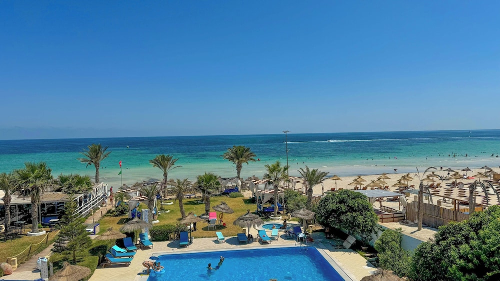 Hotel Dar el Bhar — Beach in Mezraya, Medenine