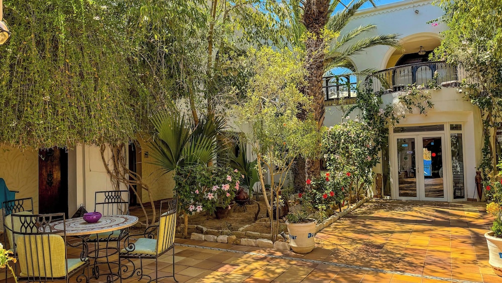 Hotel Dar el Bhar — Hotel building in Mezraya, Medenine