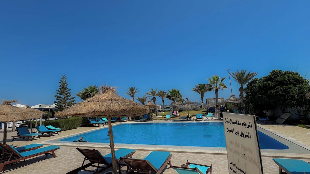 Hotel Dar el Bhar — Swimming pool in Mezraya, Medenine