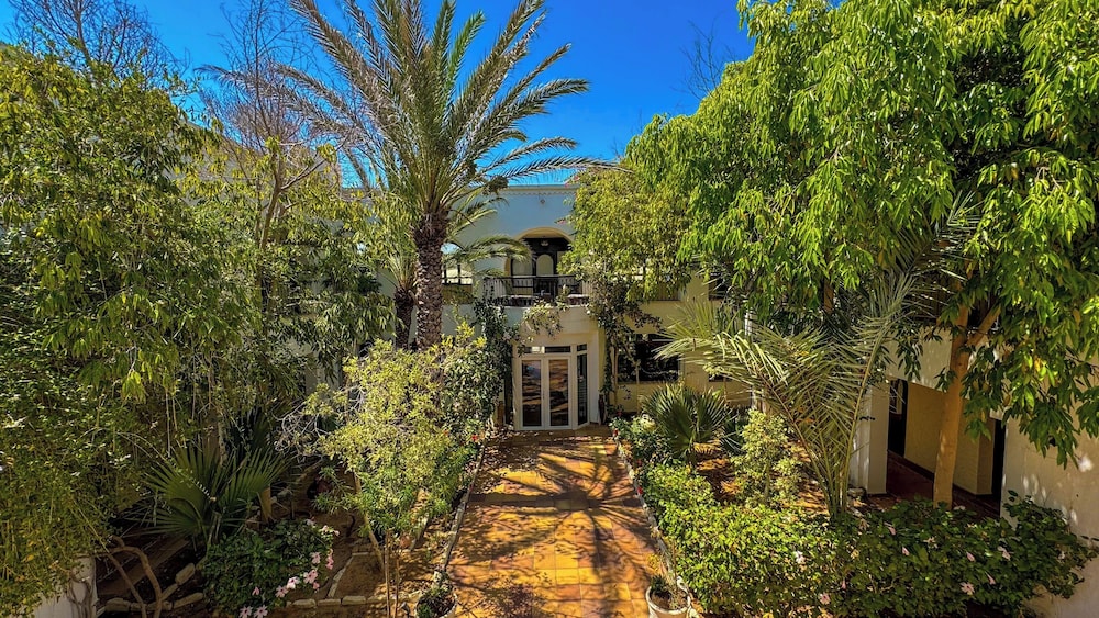 Hotel Dar el Bhar — Hotel building in Mezraya, Medenine