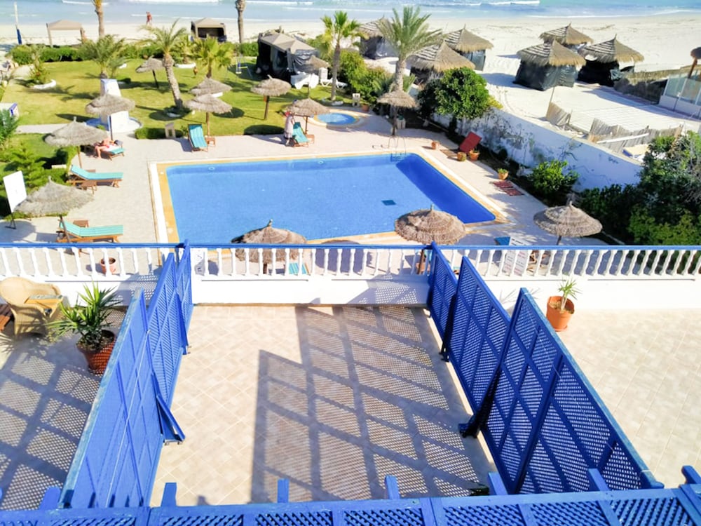 Hotel Dar el Bhar — Swimming pool in Mezraya, Medenine