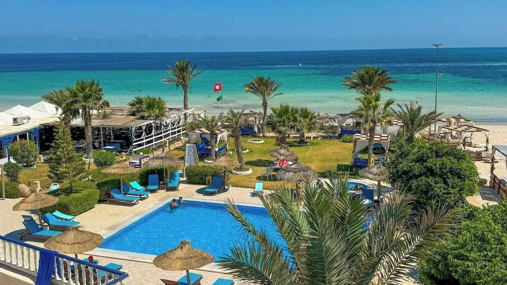 Hotel Dar el Bhar — Beach in Mezraya, Medenine