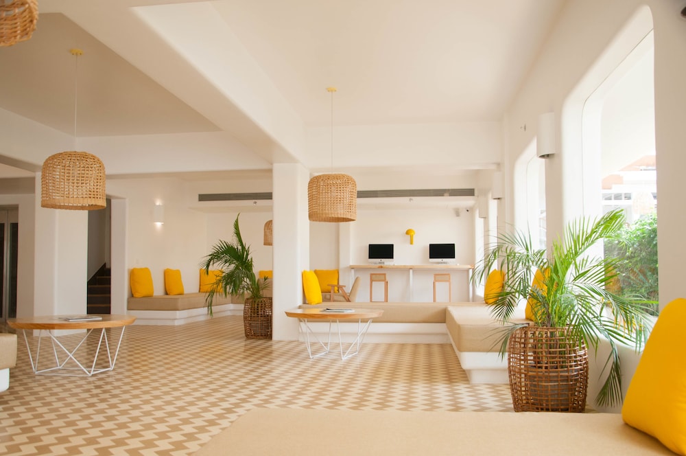 BloomSuites - Calangute — Hotel building in Calangute, Goa