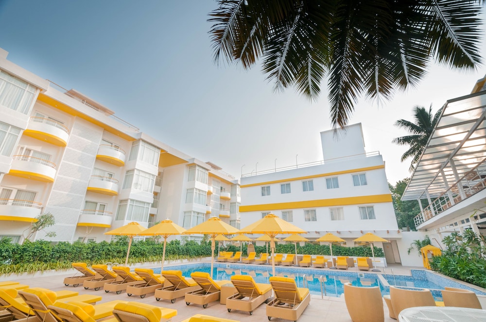 BloomSuites - Calangute — Swimming pool in Calangute, Goa