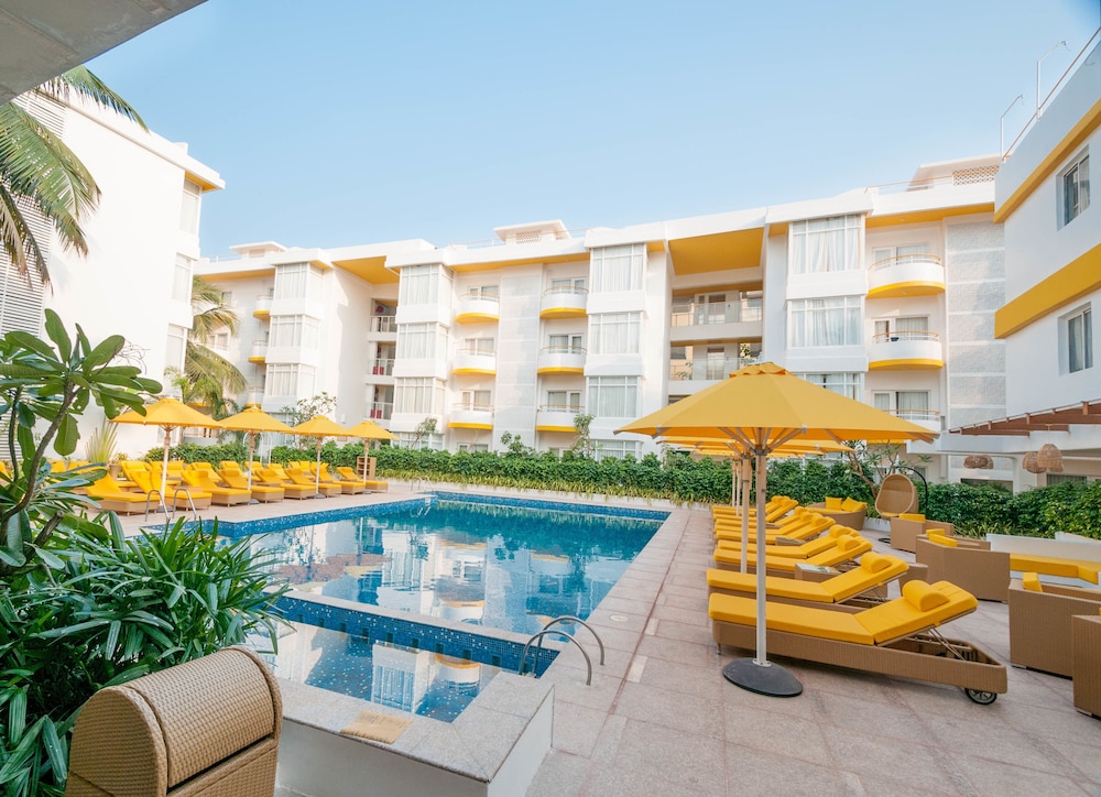 BloomSuites - Calangute — Swimming pool in Calangute, Goa