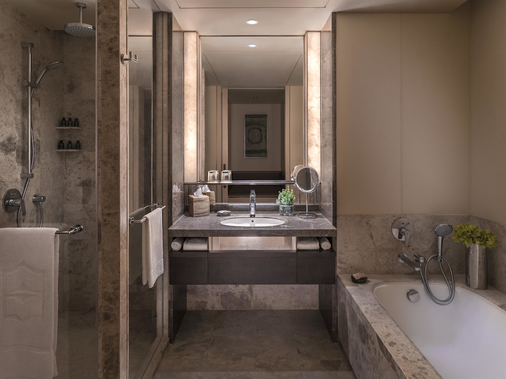 Shangri-La Colombo — Hotel rooms in Colombo, Western Province