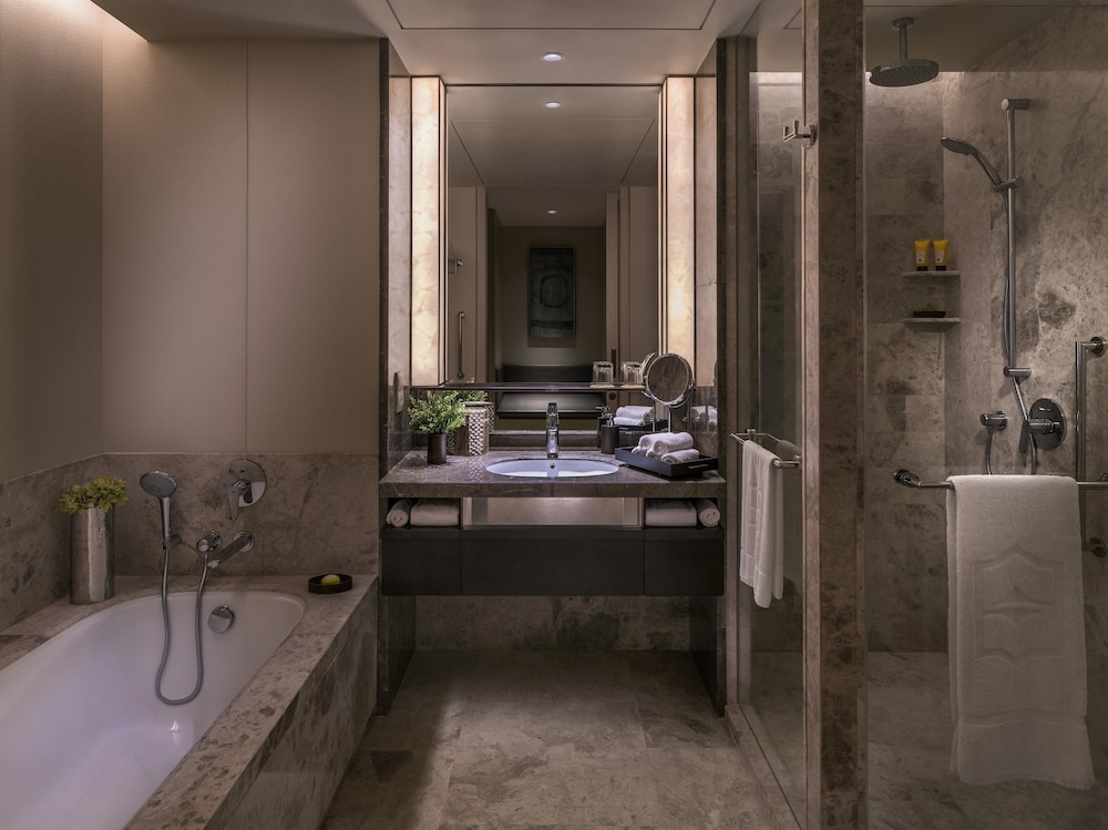 Shangri-La Colombo — Hotel rooms in Colombo, Western Province