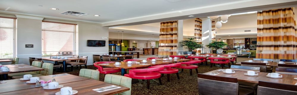 Hilton Garden Inn Tampa Ybor Historic District — Restaurant & bars in Tampa, Florida