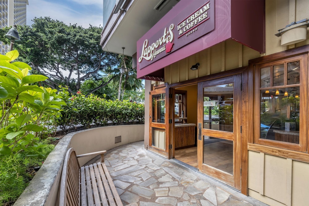 Hilton Grand Vacations Club at Hilton Hawaiian Village — Restaurant & bars in Honolulu, Hawaii