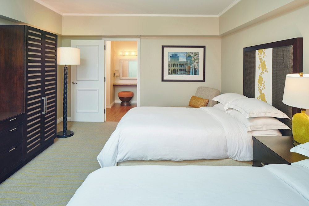 Hilton Grand Vacations Club at Hilton Hawaiian Village — Hotel rooms in Honolulu, Hawaii