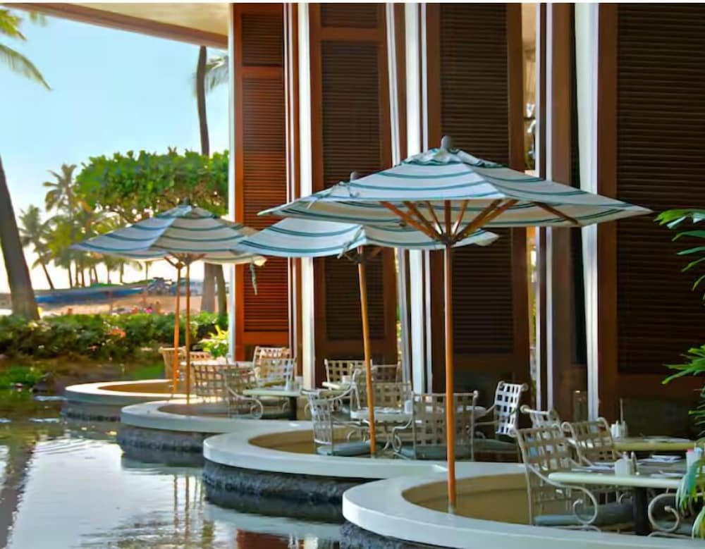 Hilton Grand Vacations Club at Hilton Hawaiian Village — Restaurant & bars in Honolulu, Hawaii