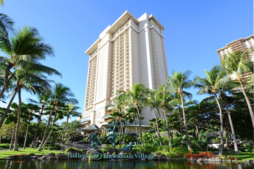 Hilton Grand Vacations Club at Hilton Hawaiian Village — Hotel building in Honolulu, Hawaii