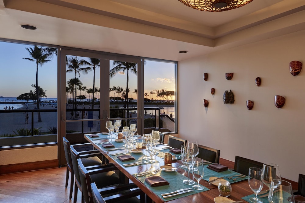 Hilton Grand Vacations Club at Hilton Hawaiian Village — Restaurant & bars in Honolulu, Hawaii