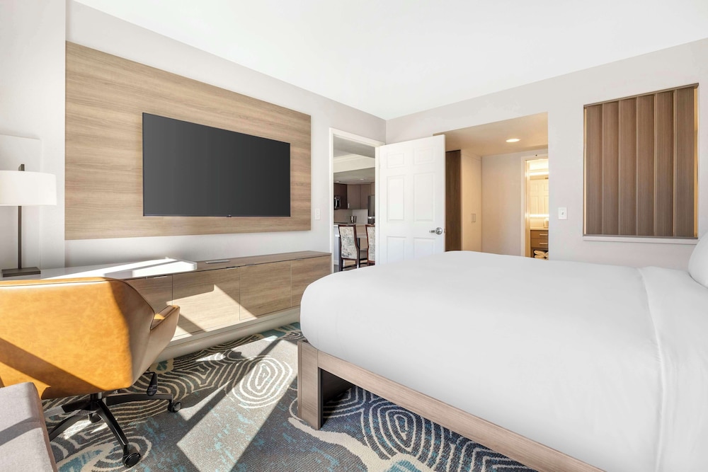 Hilton Grand Vacations Club Paradise Las Vegas — Hotel rooms in Las Vegas, Nevada
