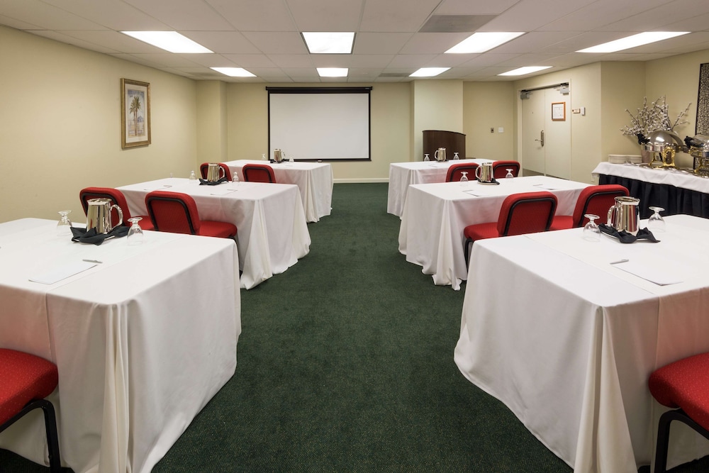 Hilton Grand Vacations Club Paradise Las Vegas — Hotel building in Las Vegas, Nevada