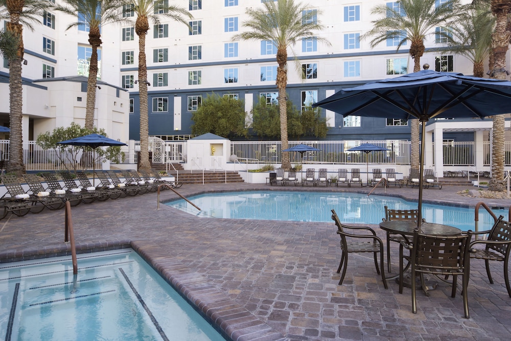 Hilton Grand Vacations Club Paradise Las Vegas — Swimming pool in Las Vegas, Nevada