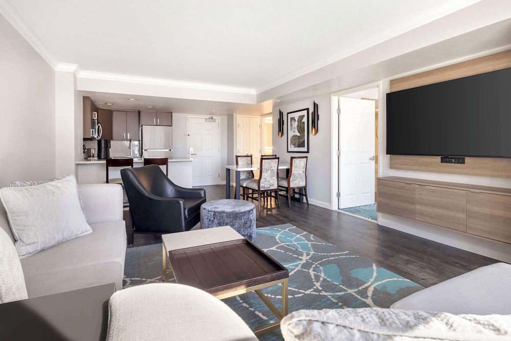 Hilton Grand Vacations Club Paradise Las Vegas — Hotel rooms in Las Vegas, Nevada
