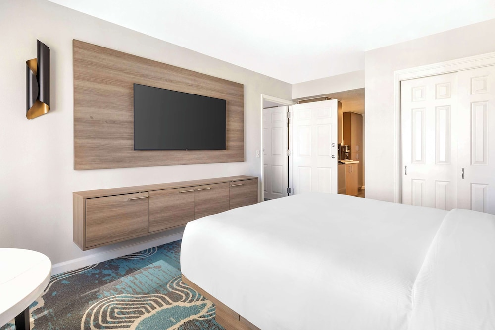 Hilton Grand Vacations Club Paradise Las Vegas — Hotel rooms in Las Vegas, Nevada