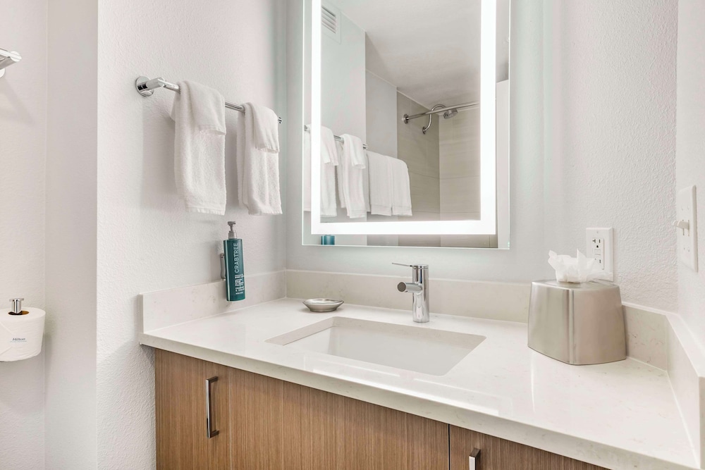 Hilton Grand Vacations Club Paradise Las Vegas — Hotel rooms in Las Vegas, Nevada