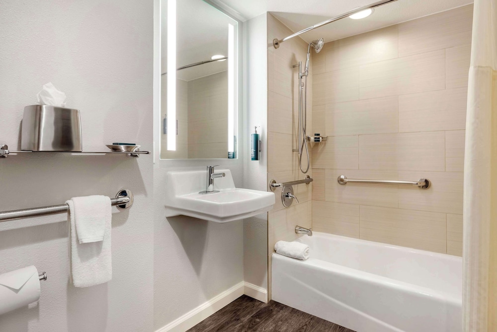 Hilton Grand Vacations Club Paradise Las Vegas — Hotel rooms in Las Vegas, Nevada
