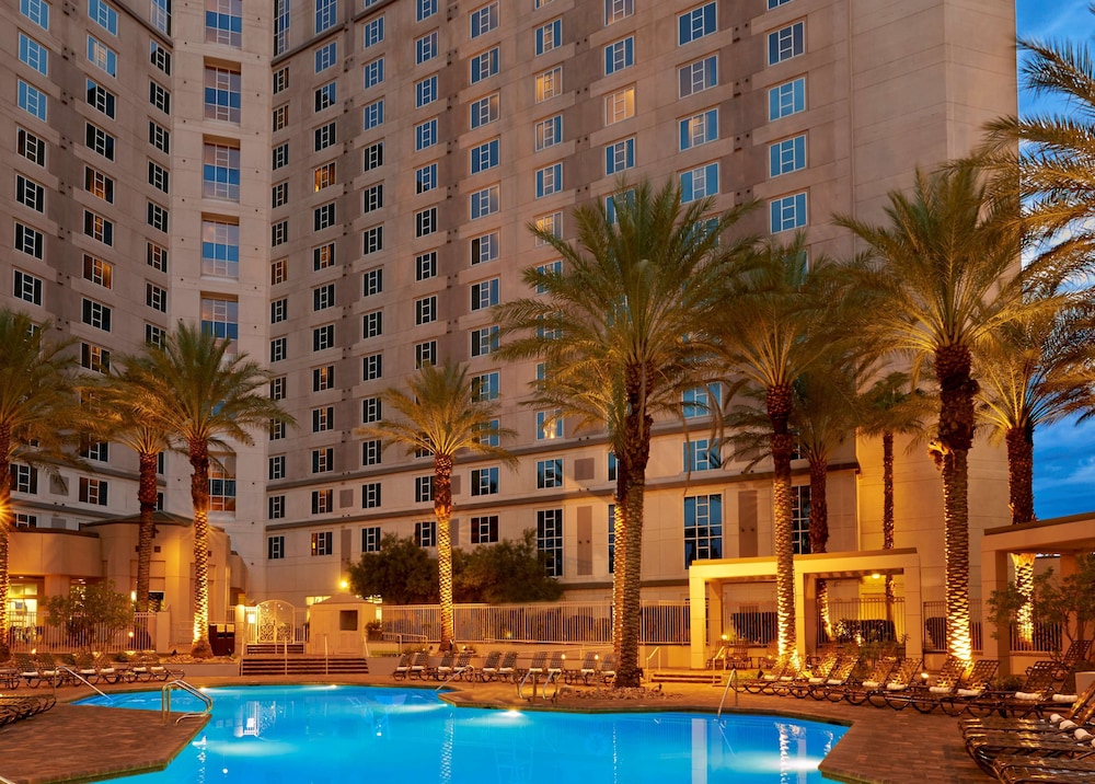 Hilton Grand Vacations Club Paradise Las Vegas — Swimming pool in Las Vegas, Nevada
