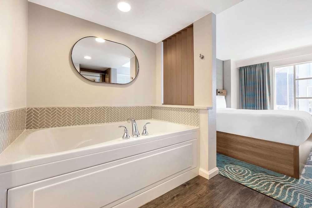 Hilton Grand Vacations Club Paradise Las Vegas — Hotel rooms in Las Vegas, Nevada