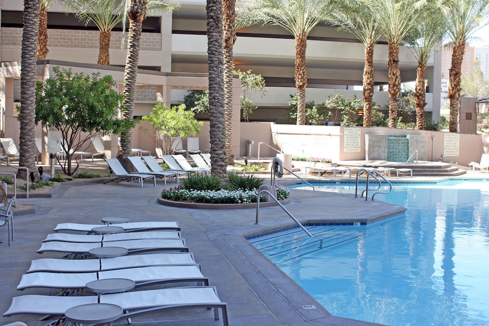 Hilton Grand Vacations Club Paradise Las Vegas — Swimming pool in Las Vegas, Nevada