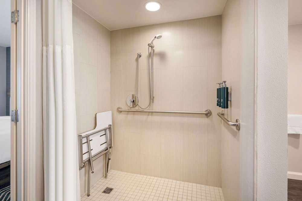Hilton Grand Vacations Club Paradise Las Vegas — Hotel rooms in Las Vegas, Nevada