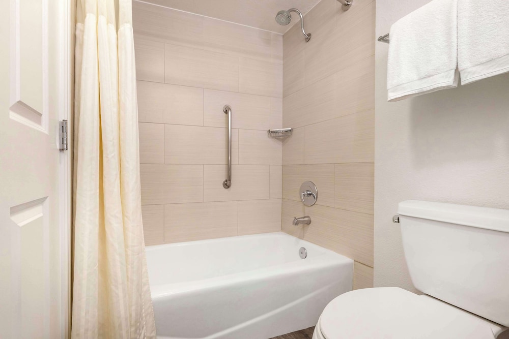 Hilton Grand Vacations Club Paradise Las Vegas — Hotel rooms in Las Vegas, Nevada