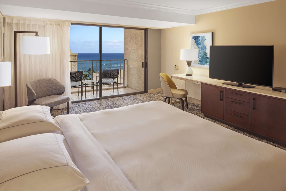 Hilton Hawaiian Village Waikiki Beach Resort — Hotel rooms in Honolulu, Hawaii