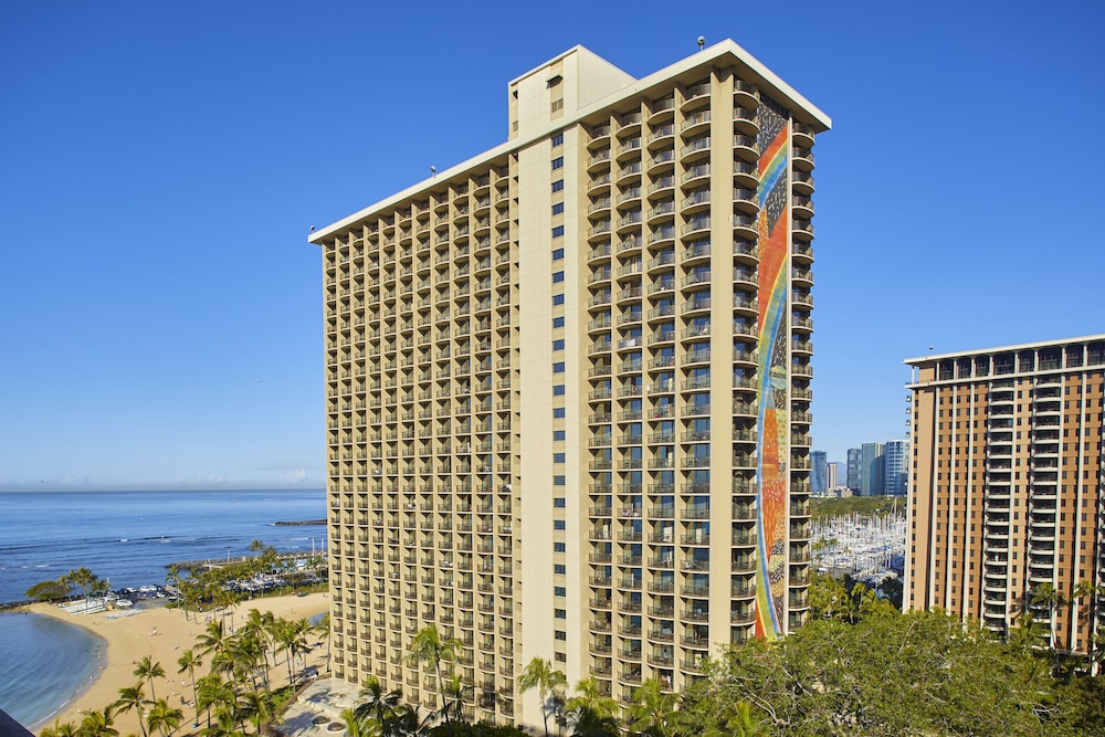 Hilton Hawaiian Village Waikiki Beach Resort — Hotel building in Honolulu, Hawaii