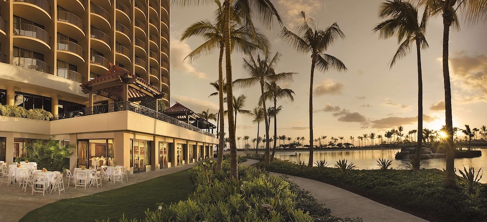 Hilton Hawaiian Village Waikiki Beach Resort — Hotel building in Honolulu, Hawaii