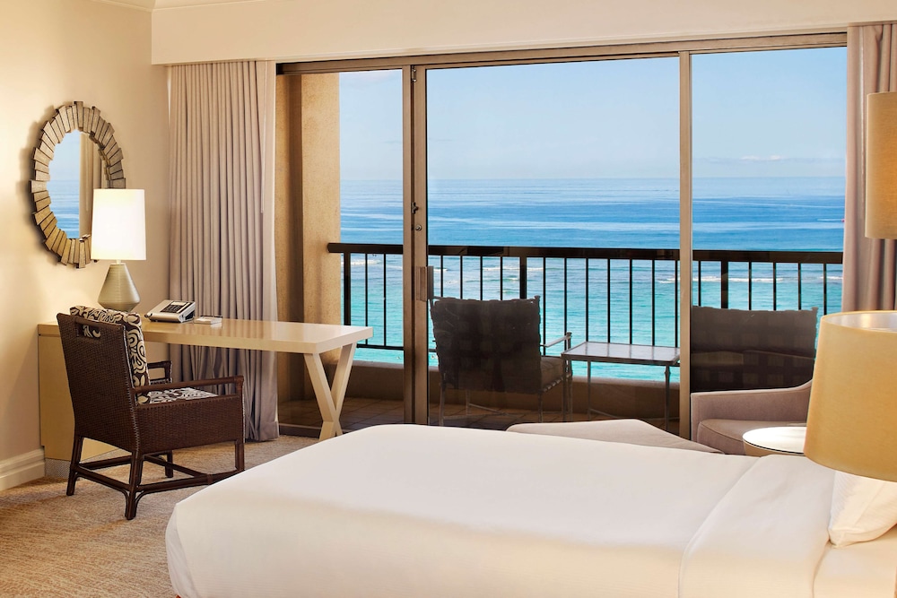 Hilton Hawaiian Village Waikiki Beach Resort — Hotel rooms in Honolulu, Hawaii