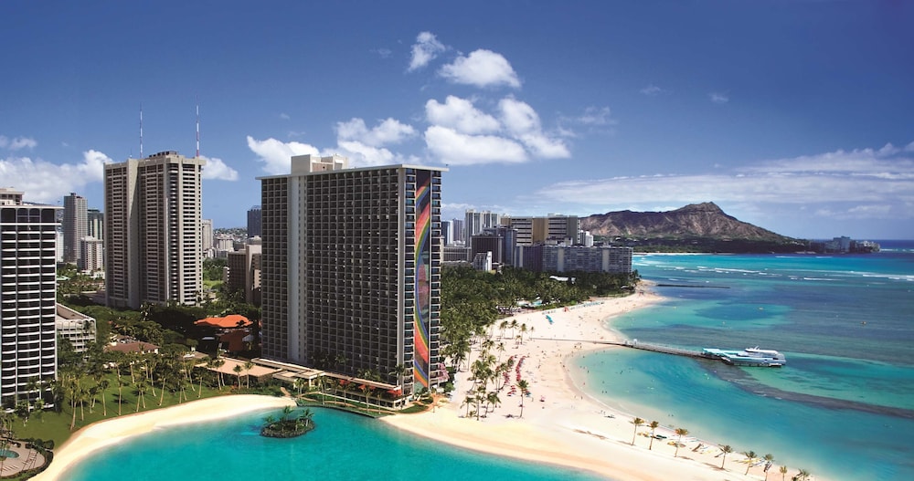 Hilton Hawaiian Village Waikiki Beach Resort — Hotel building in Honolulu, Hawaii