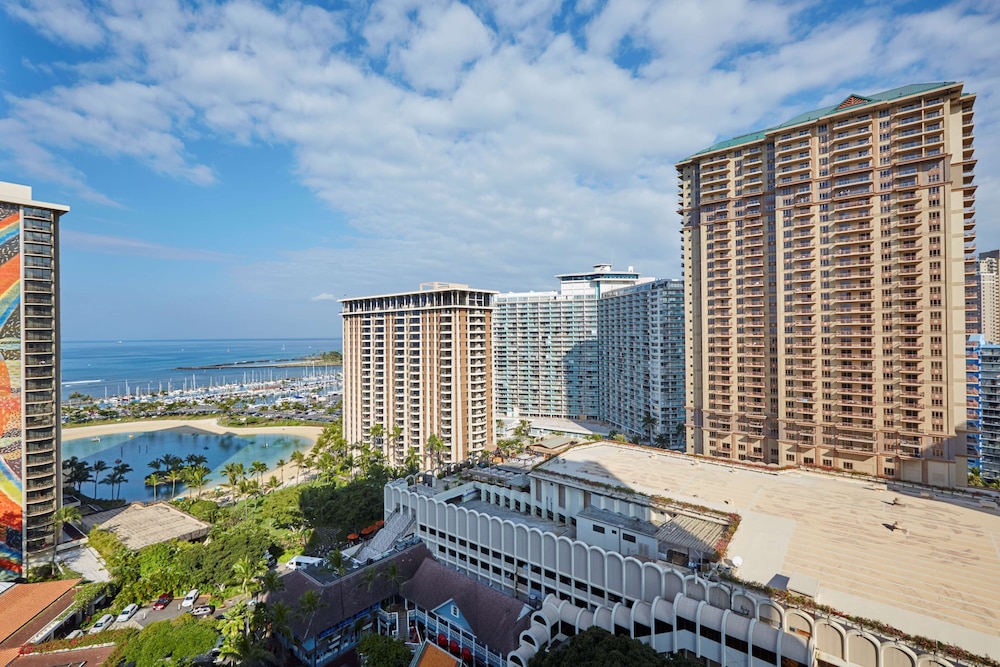 Hilton Hawaiian Village Waikiki Beach Resort — Attractions in the area in Honolulu, Hawaii
