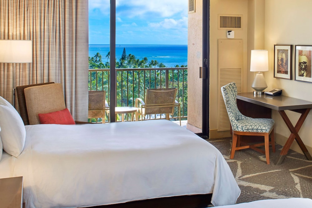 Hilton Hawaiian Village Waikiki Beach Resort — Hotel rooms in Honolulu, Hawaii
