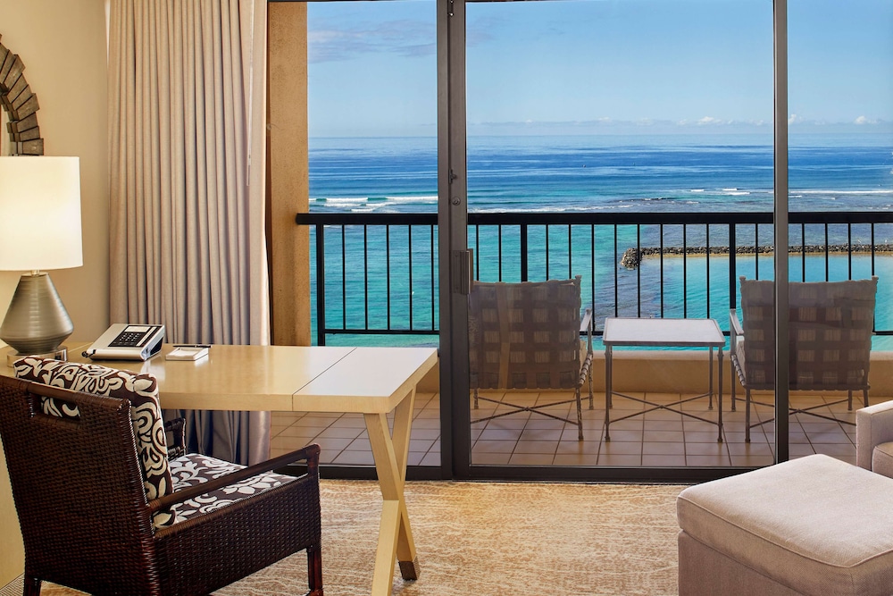Hilton Hawaiian Village Waikiki Beach Resort — Hotel rooms in Honolulu, Hawaii