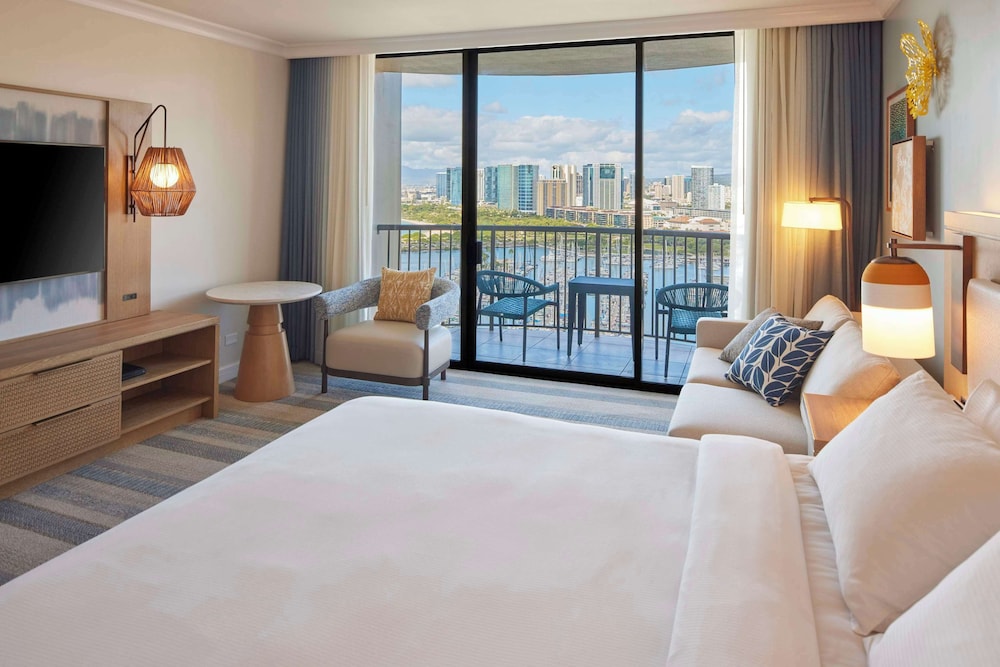 Hilton Hawaiian Village Waikiki Beach Resort — Hotel rooms in Honolulu, Hawaii