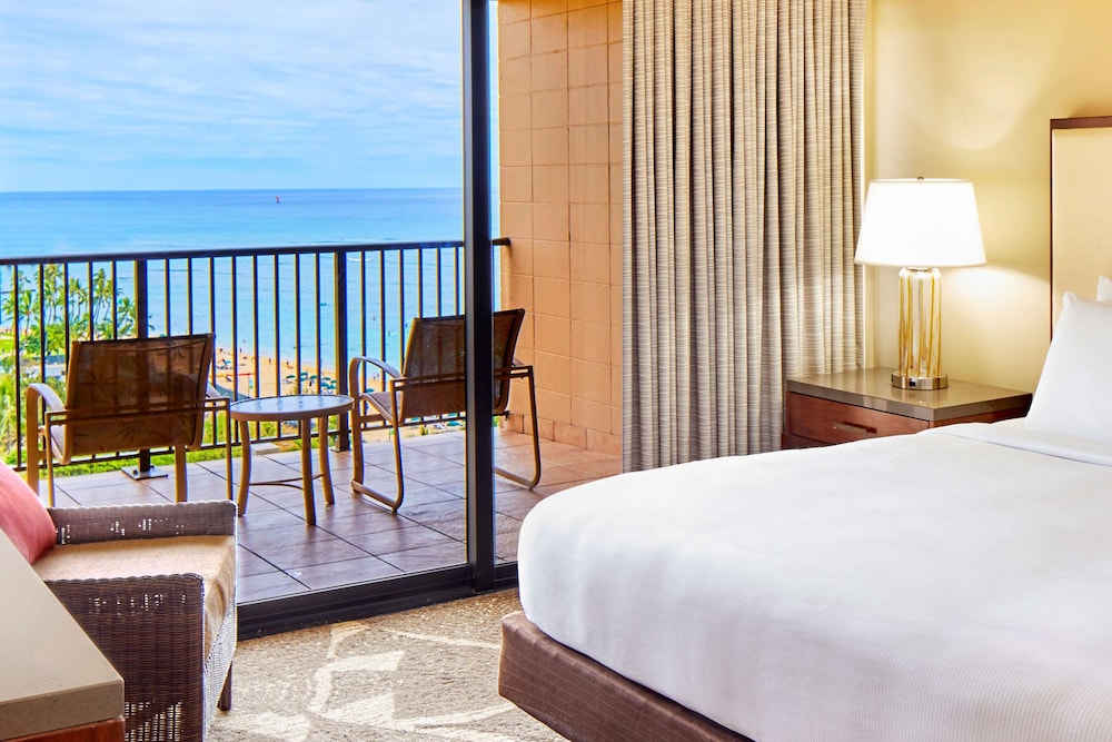 Hilton Hawaiian Village Waikiki Beach Resort — Hotel rooms in Honolulu, Hawaii