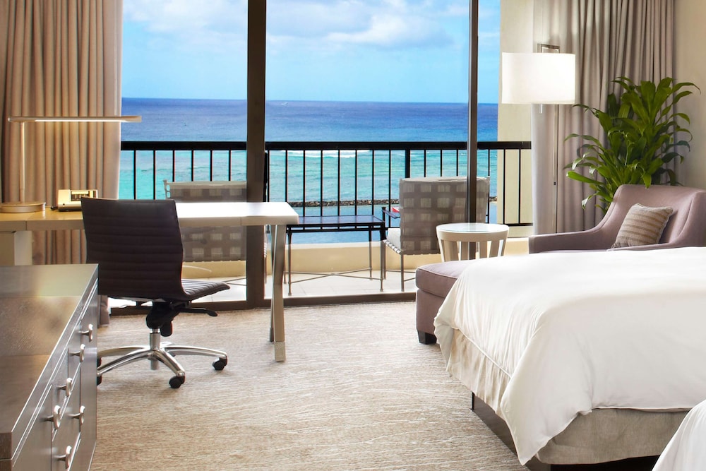 Hilton Hawaiian Village Waikiki Beach Resort — Hotel rooms in Honolulu, Hawaii