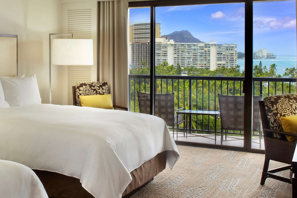 Hilton Hawaiian Village Waikiki Beach Resort — Hotel rooms in Honolulu, Hawaii