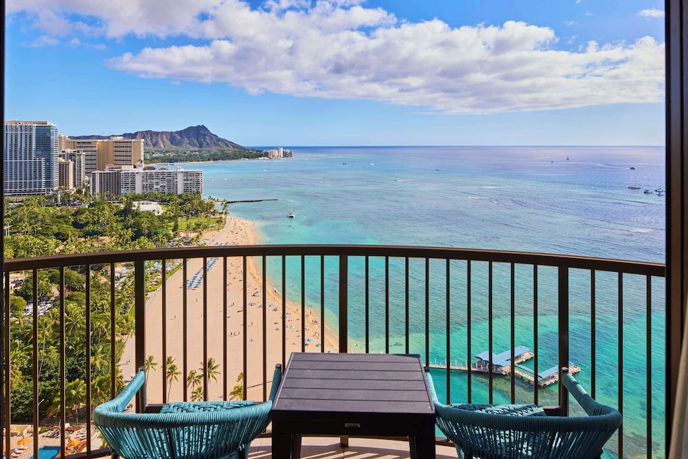 Hilton Hawaiian Village Waikiki Beach Resort — Attractions in the area in Honolulu, Hawaii